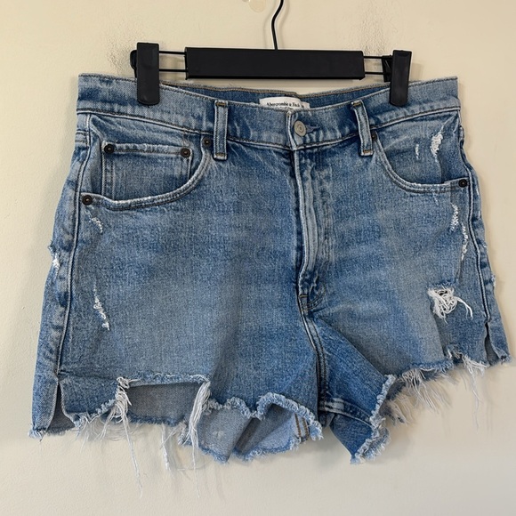 Abercrombie & Fitch The Cutoff Short High Rise Medium Wash Size 30 - Picture 2 of 6